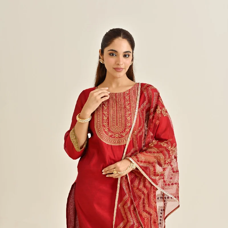 Red Festive Embroidered Kurta Set with Embroidered Dupatta & Yoke Detail