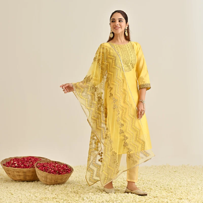 Yellow Festive Embroidered Kurta Set with Embroidered Dupatta & Yoke Detail